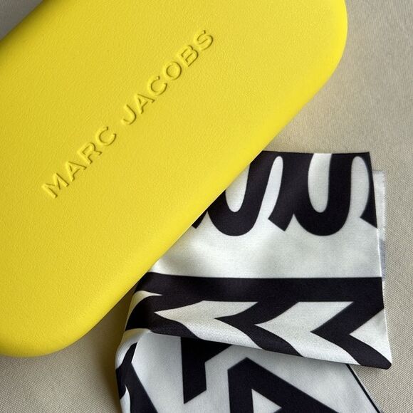 Marc Jacobs sunglasses Case and cleaning cloth - Picture 4 of 9